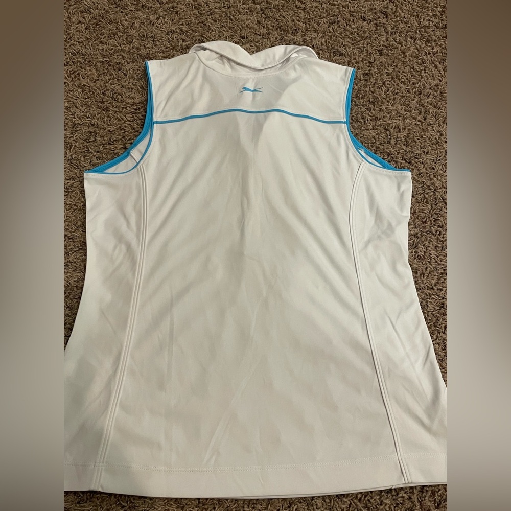 Women’s Slazenger sleeveless golf top, size Medium